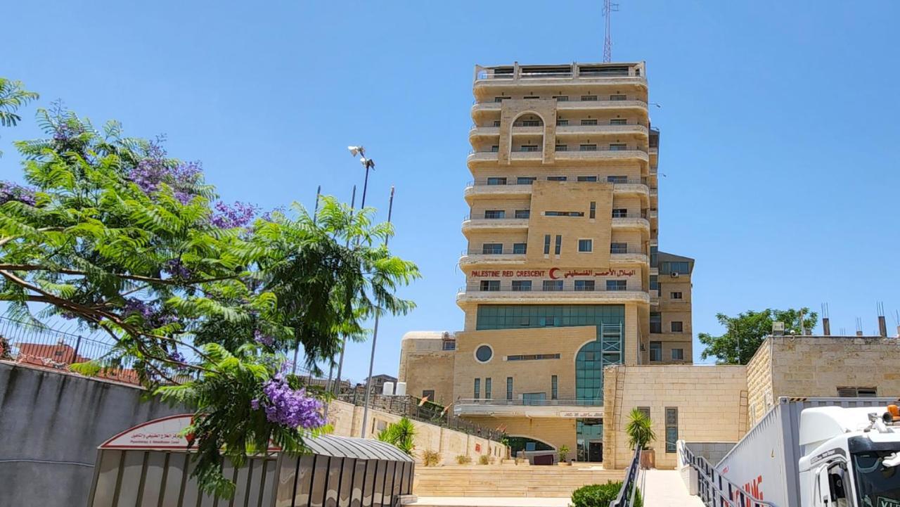 Red Crescent Guesthouse Ramallah Esterno foto