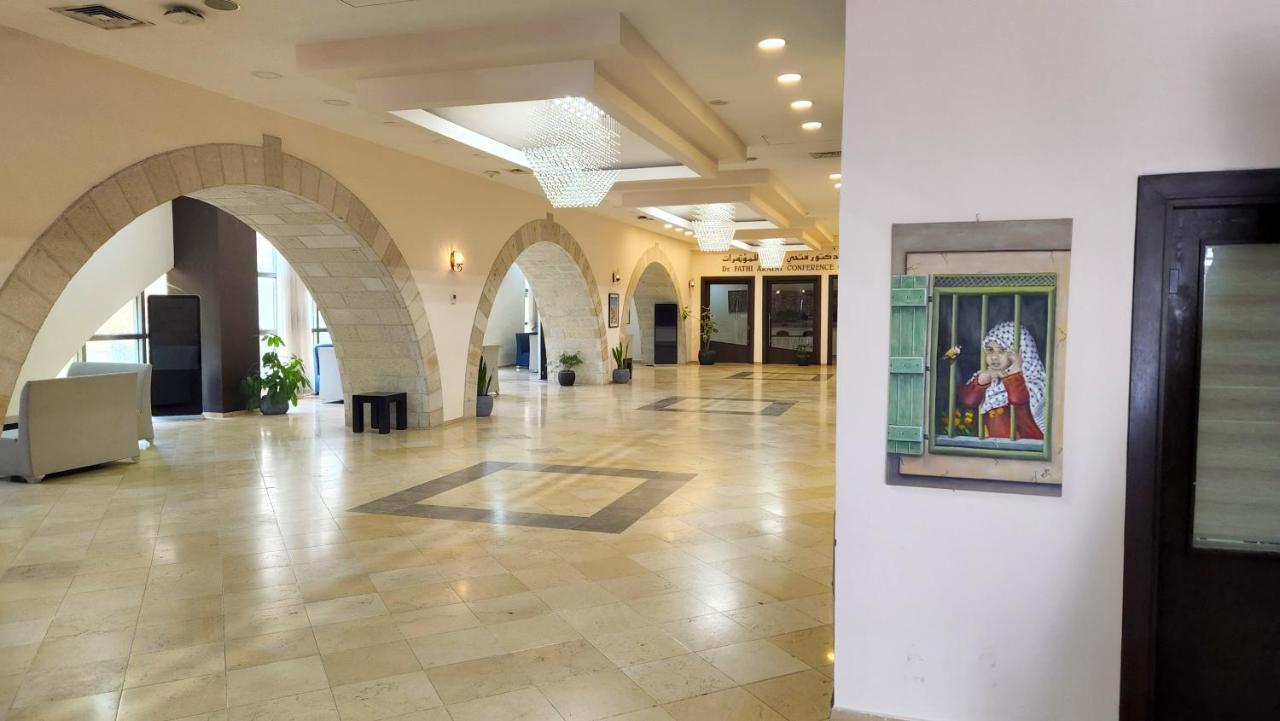 Red Crescent Guesthouse Ramallah Esterno foto